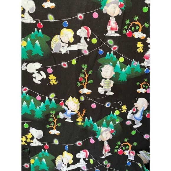 Peanuts/snoopy/Christmas nursing scrubs/2 pocket/short sleeve - Picture 3 of 3